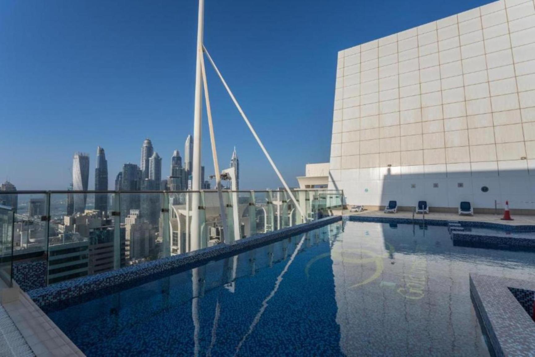 Click - Jlt - & Balcony Lakes View Entire -ra Apartment